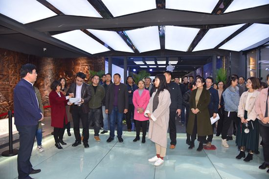 羅村鎮(zhèn)黨委、村域黨支部到重山文化館開展“不忘初心 牢記使命”主題教育活動80