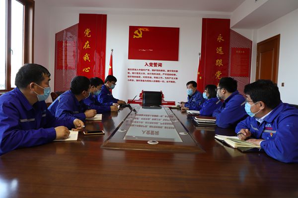 腳踏實(shí)地守初心  立足崗位履使命  ——重山光電、集團(tuán)機(jī)關(guān)黨支部組織召開(kāi)一季度黨員大會(huì)59