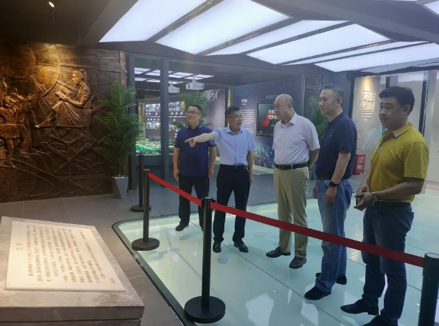 山東省水泥質(zhì)量監(jiān)督檢驗站站長李峰到集團調(diào)研97