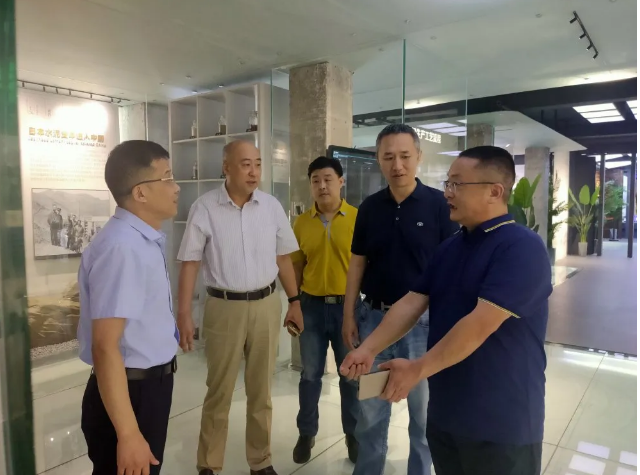 山東省水泥質(zhì)量監(jiān)督檢驗站站長李峰到集團調(diào)研97