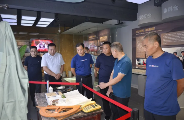魯中水泥客戶(hù)到集團(tuán)參觀考察62