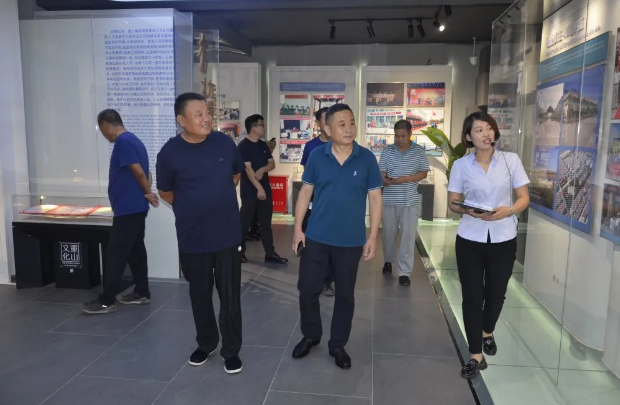 魯中水泥客戶(hù)到集團(tuán)參觀考察62