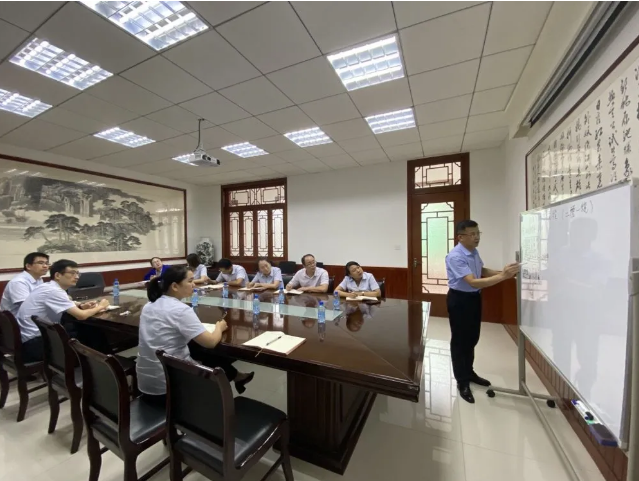 運(yùn)營中心組織專題學(xué)習(xí)90