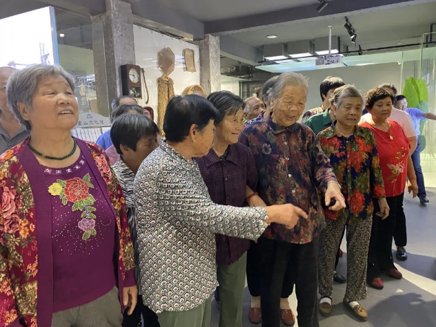 加強村企溝通 促進和諧發(fā)展——南韓村民參加重山集團企業(yè)開放日活動95