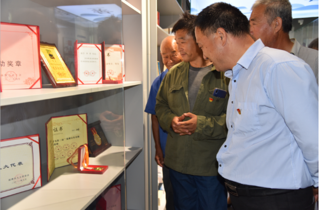 守初心  擔使命 為民服務(wù)不止步       —昆侖鎮(zhèn)小范村黨支部到重山集團開展開放式組織生活35