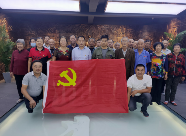守初心  擔使命 為民服務(wù)不止步       —昆侖鎮(zhèn)小范村黨支部到重山集團開展開放式組織生活35