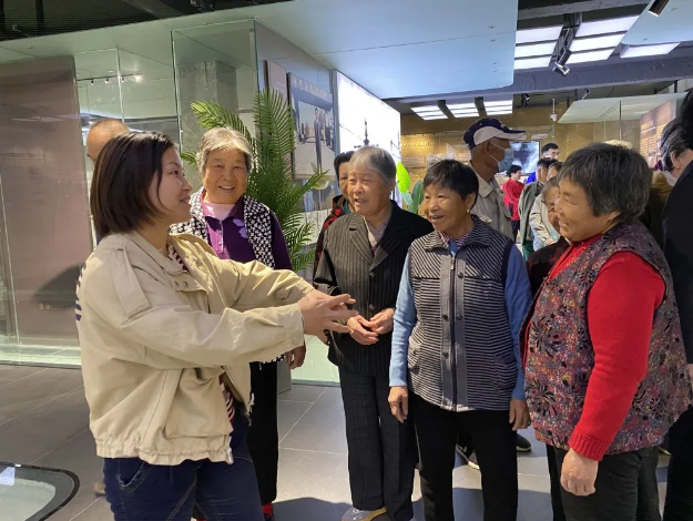 攜手奮進 共創(chuàng)美好生活 ——企業(yè)開放日迎來第七批客人22
