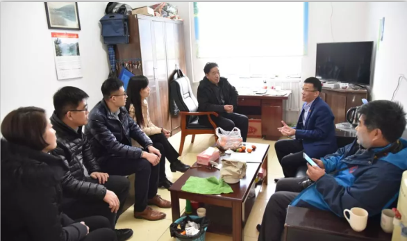 集團運營中心開展敬老公益行活動