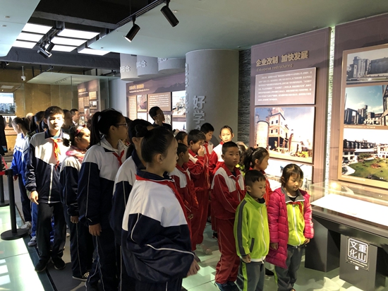 重山集團(tuán)參加羅村中心?！皭?ài)心助學(xué)”資助金發(fā)放儀式25